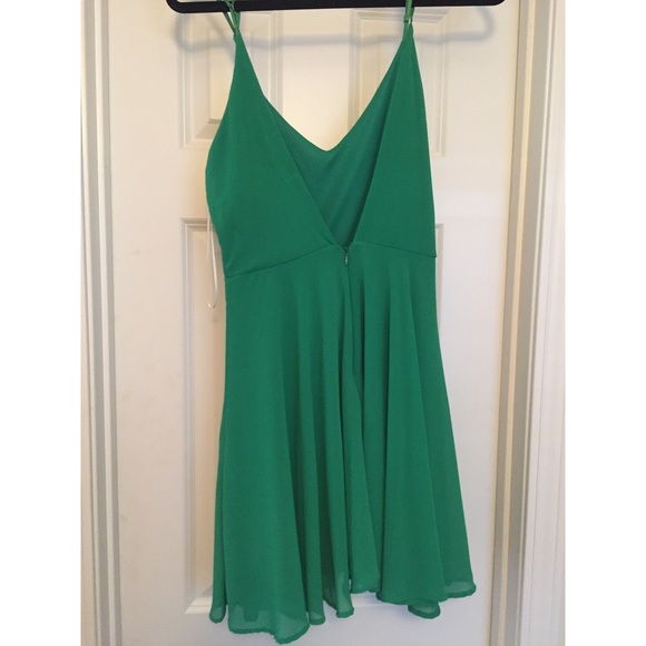 Green flowy dress! - Picture 2 of 3